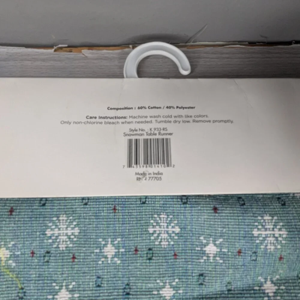 NWT Holiday Style Blue & White Snowman Tapestry Rectangle Table Runner 13